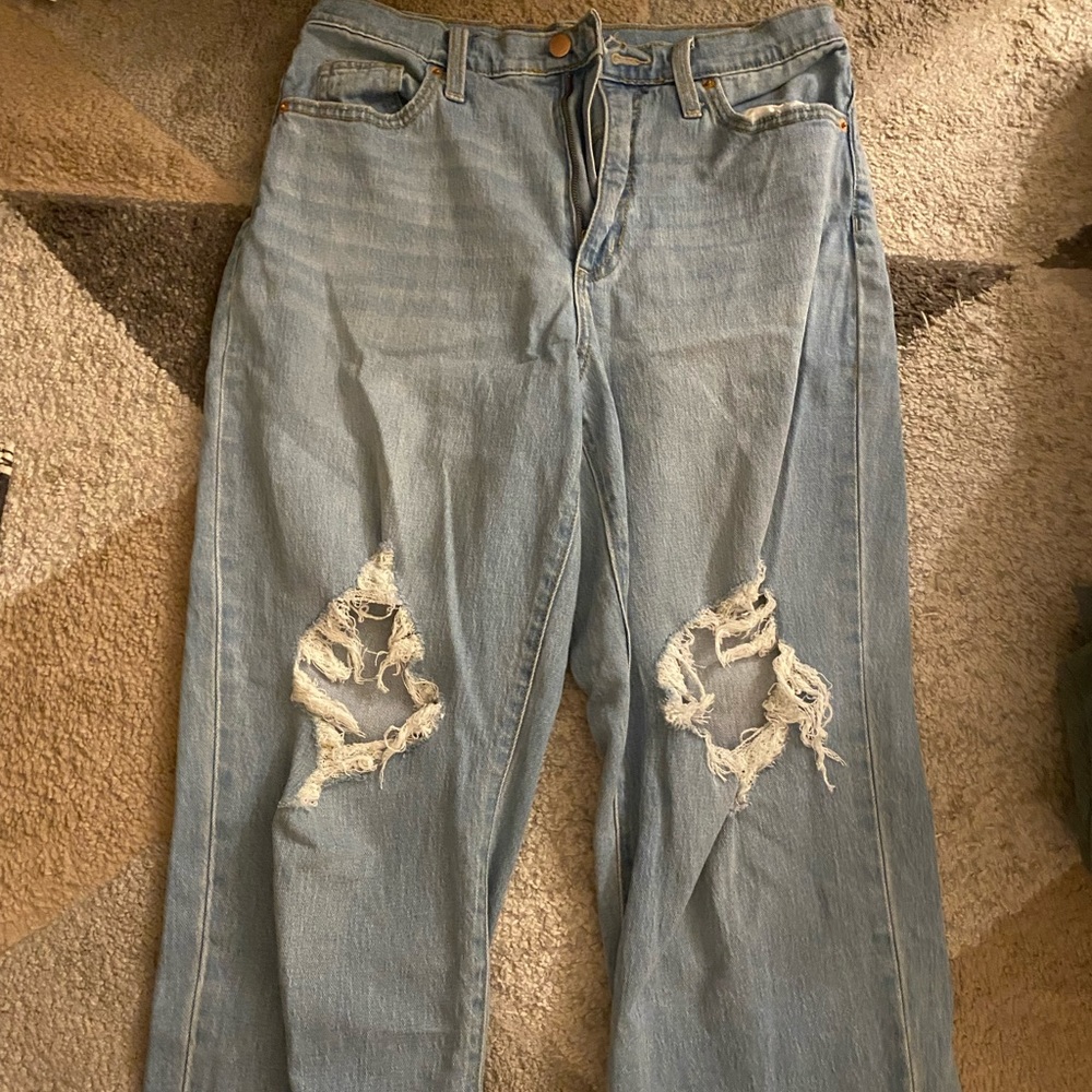 Ripped straight leg jean